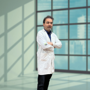 شهرام اقارخ